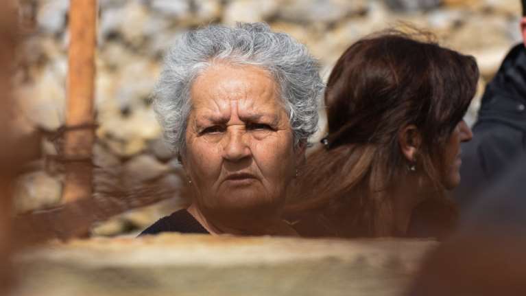 H θρυλική κυρά-Ρηνιώ της Κινάρου: «Δεν φοβάμαι τους Τούρκους»