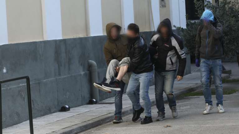 «Σηκωτός» στον ανακριτή ο φερόμενος δολοφόνος του νονού του