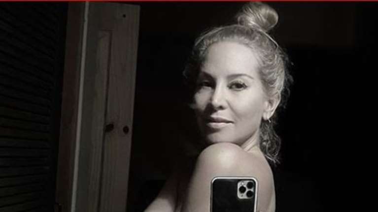 Η Αννίτα Ναθαναήλ φωτογραφίζεται γυμνή στα 51 της