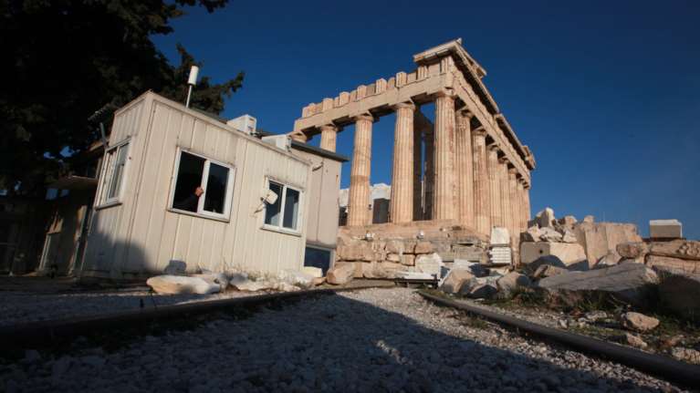 Κόντρα ΥΠΠΟΑ-αρχαιοφυλάκων για τις τουαλέτες και τη θέρμανση στην Ακρόπολη
