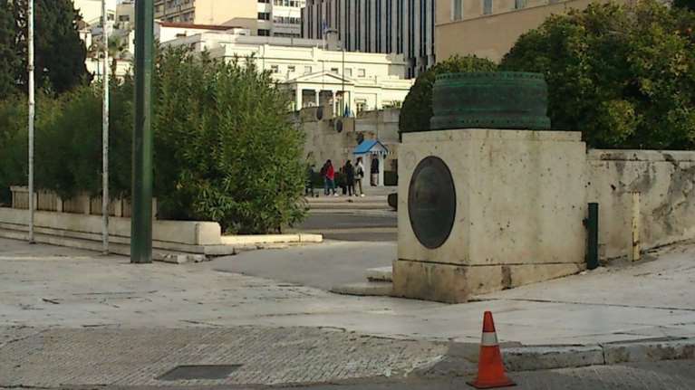 Ράμπα για ΑΜΕΑ στον Άγνωστο Στρατιώτη κατασκεύασε ο Δήμος Αθηναίων