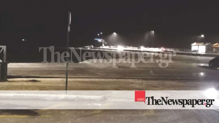 Σε βραχονησίδα έξω από τη Σκιάθο προσάραξε οχηματαγωγό