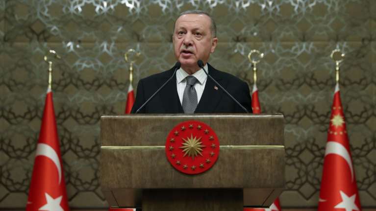 Ο Ερντογάν ανακοίνωσε ότι ήδη μετακινεί στρατό στη Λιβύη