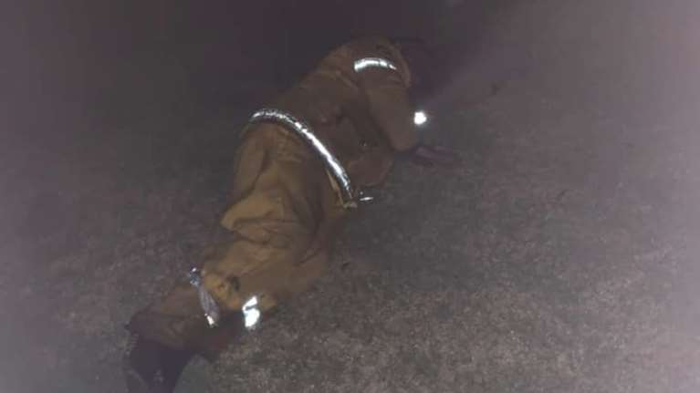 Πυροσβέστης στην Αυστραλία καταρρέει έξω από το σπίτι του- Φωτό viral