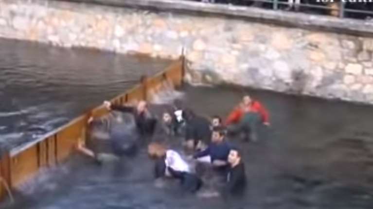 Απρόοπτο στη Φλώρινα: Χάθηκε ο Σταυρός στον αγιασμό