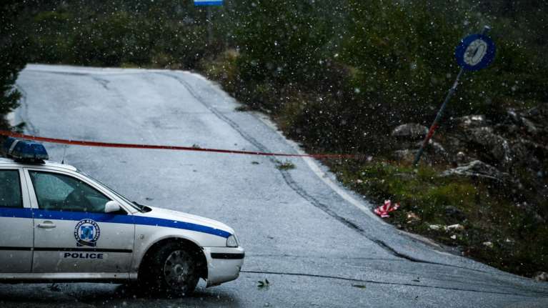 Διακοπή κυκλοφορίας λόγω χιονόπτωσης στην Καλοπoύλα Υμηττού