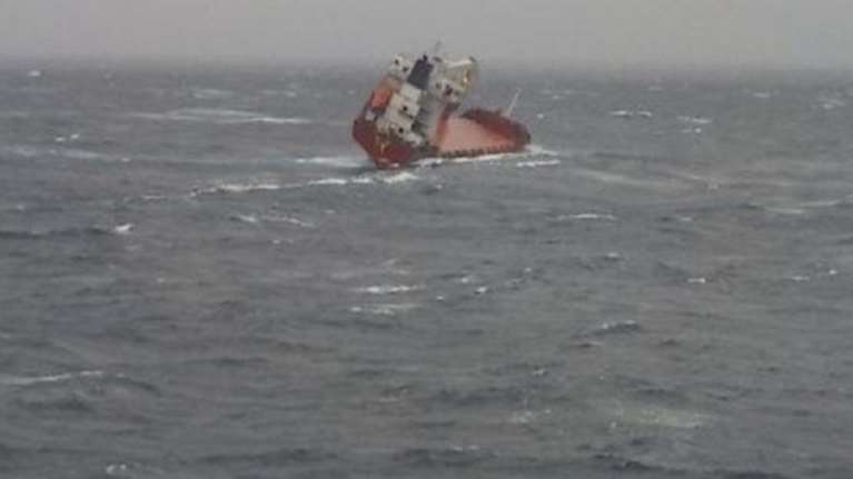 Θρίλερ με το ακυβέρνητο πλοίο - Συνδράμει ρυμουλκό από τοπν Πειραιά