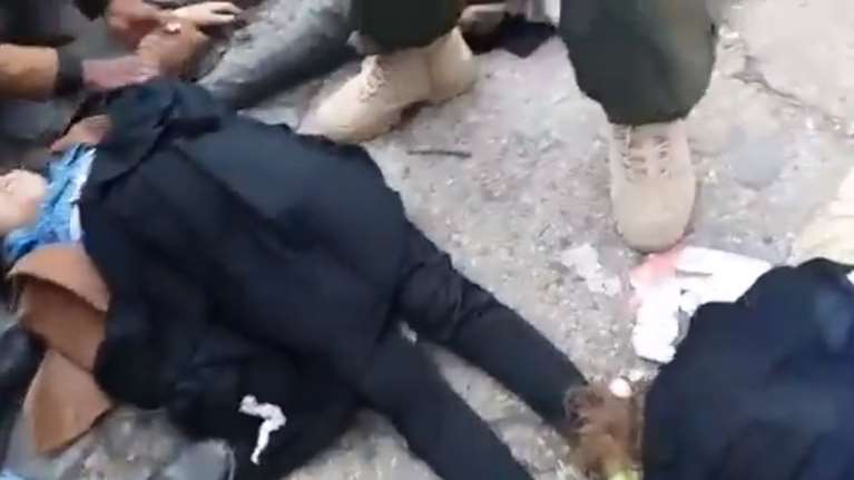 Βίντεο-σοκ από την κηδεία Σουλεϊμανί: Αψυχα σώματα στο δρόμο