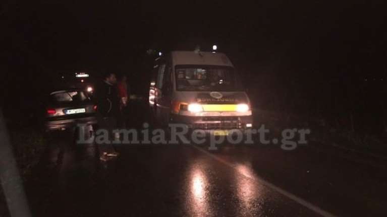 Φθιώτιδα: Αυτοκίνητο «καρφώθηκε» σε νταλίκα -Σοβαρά τραυματίας