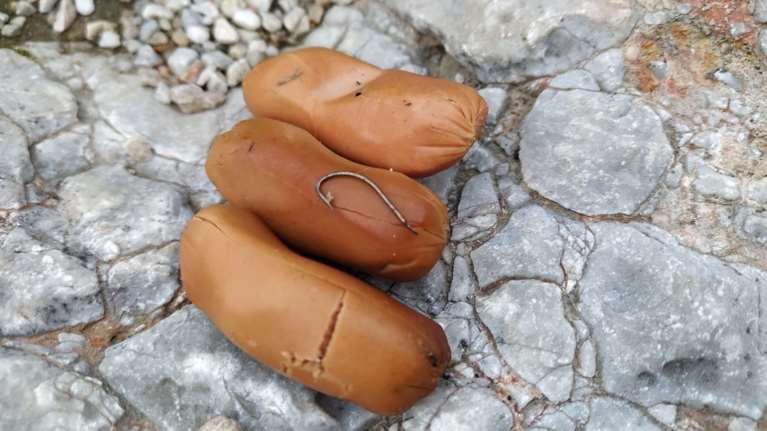 Προσοχή: Ασυνείδητοι έχουν ρίξει φόλες στον λόφο του Φιλοπάππου