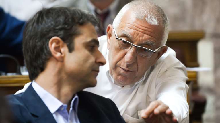 Πού το πάει ο Νικήτας Κακλαμάνης; Γιατί ρίχνει δαγκωτό υπέρ Παυλόπουλου