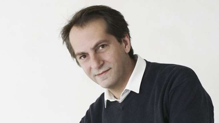 "Της ομορφιάς το άγριο φιλί" από τον Παρασκευά Καρασούλο στον Ιανό