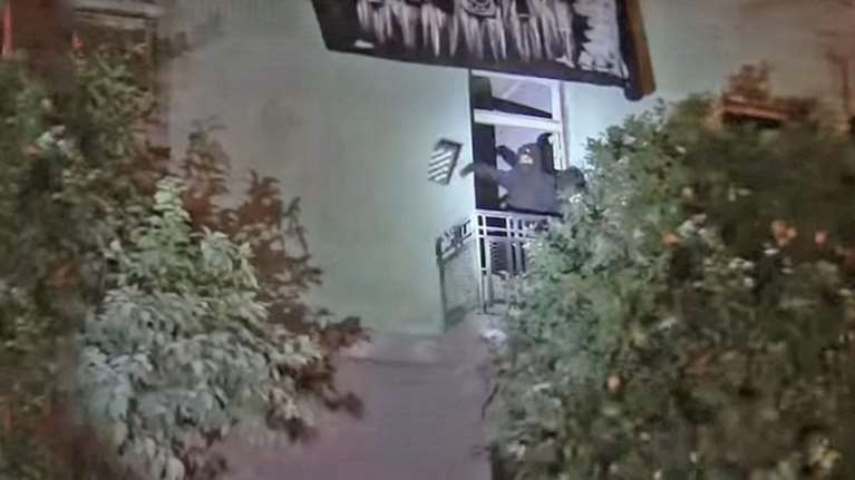 Κουκάκι: Οι αστυνομικοί καταθέτουν μηνύσεις για τη ρίψη τσιμεντόλιθων