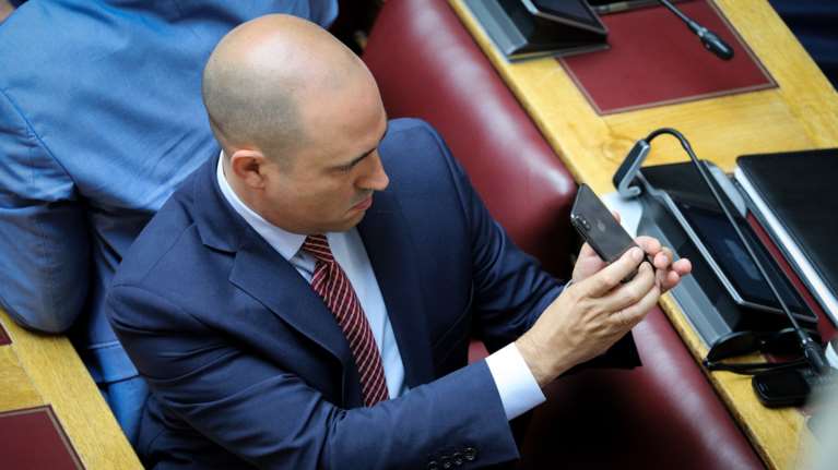 Προκαλεί πάλι ο Μπογδάνος: Κακώς κατέβηκε η αφίσα κατά των αμβλώσεων