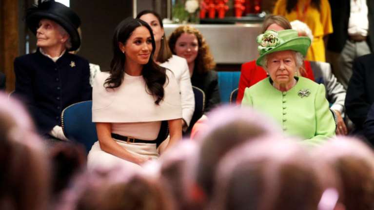 Η διπλωμάτισσα Ελισάβετ: Καθαίρεσε Χάρι-Μέγκαν χωρίς να το καταλάβει κανείς