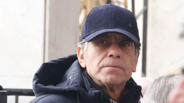 Ο Γιάννης Μπέζος εκτός εαυτού: Βαριέμαι! Πλήττω φρικτά, άλλο...