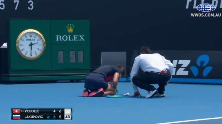 Τενίστρια κατέρρευσε στην Αυστραλία λόγω δύσπνοιας -Από τον καπνό [βίντεο]