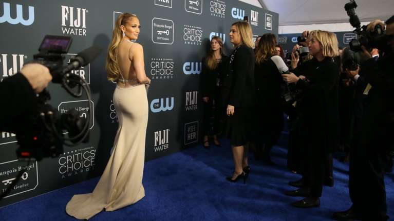 Τζένιφερ Λόπεζ: Το φόρεμα που τόνισε τις υπέροχες καμπύλες της [Εικόνες]