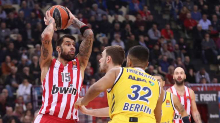Euroleague: Οδυνηρή ήττα-μαχαιριά για τον Ολυμπιακό από Άλμπα