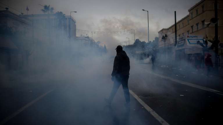 Επεισόδια στο υπουργείο Ανάπτυξης: Εριξε χημικά η ΕΛΑΣ