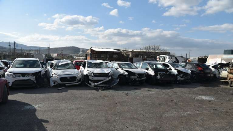 Συνελήφθη μέλος σπείρας που έκλεβε και διέλυε αυτοκίνητα για ανταλλακτικά