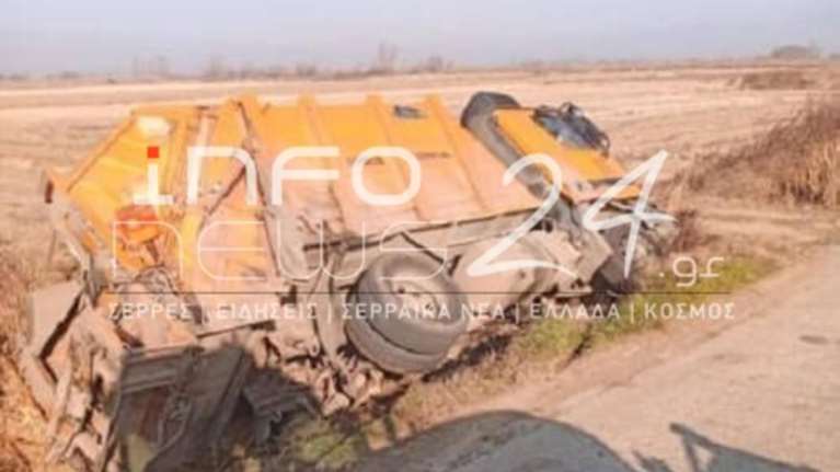 Σέρρες: Ανετράπη απορριμματοφόρο - Δύο υπάλληλοι τραυματίες