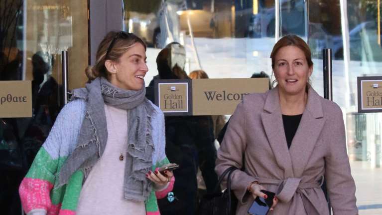 Χρυσή Βαρδινογιάννη: Άβαφη και με υπέροχο casual chic look