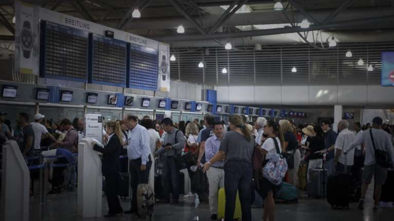 Νέο ρεκόρ διακίνησης επιβατών στα αεροδρόμια-Εφθασαν τα 65,4 εκατ.
