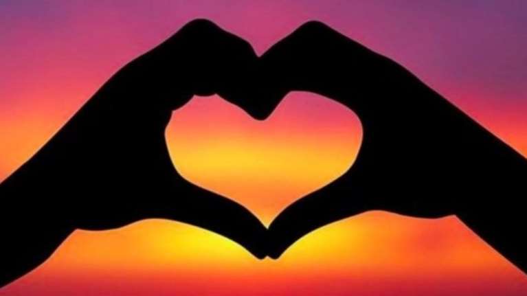 Mεγάλος έρωτας συνταράσσει τη showbiz: Είναι full in love