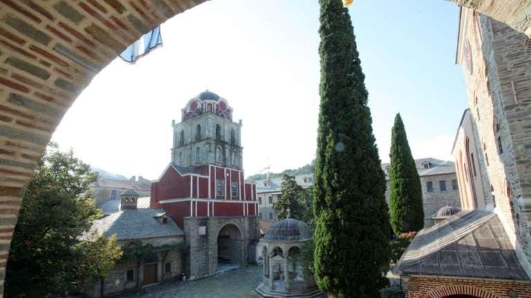 «Πόλεμος» στο τουίτερ για την νέα Πρόεδρο και το Αγιο Ορος