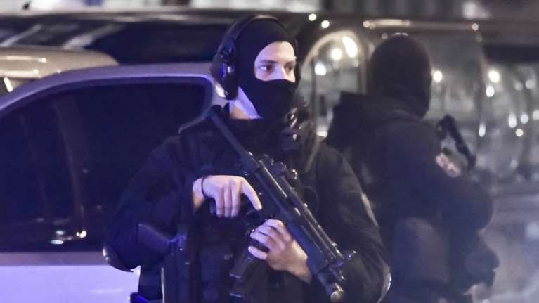 Κομάντο στα δρακόντεια μέτρα ασφαλείας για τον Χαφτάρ