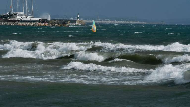 Αίσιο τέλος με τον σέρφερ στη Ραφήνα