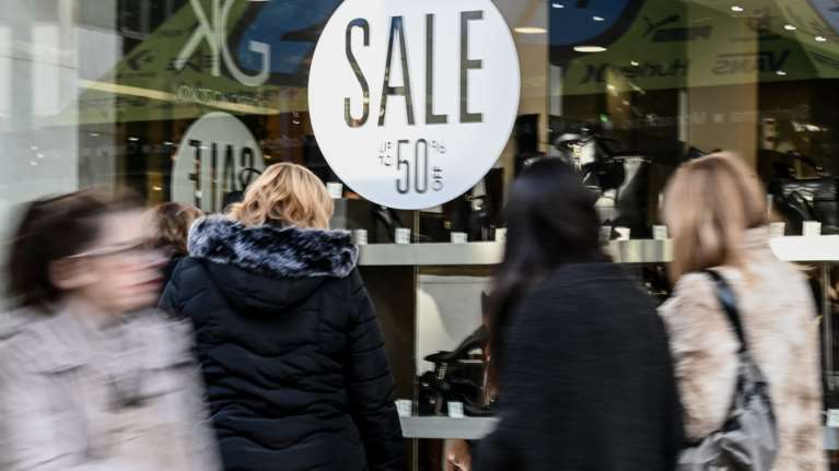 Χειμερινές εκπτώσεις: Ανοιχτά τα μαγαζιά την Κυριακή