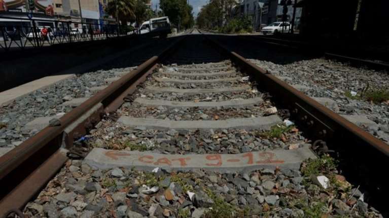 Παρολίγον τραγωδία στον σιδηρόδρομο: Εκτροχιάστηκε βαγόνι συντήρησης γραμμών κοντά στο Κέντρο Αχαρνών