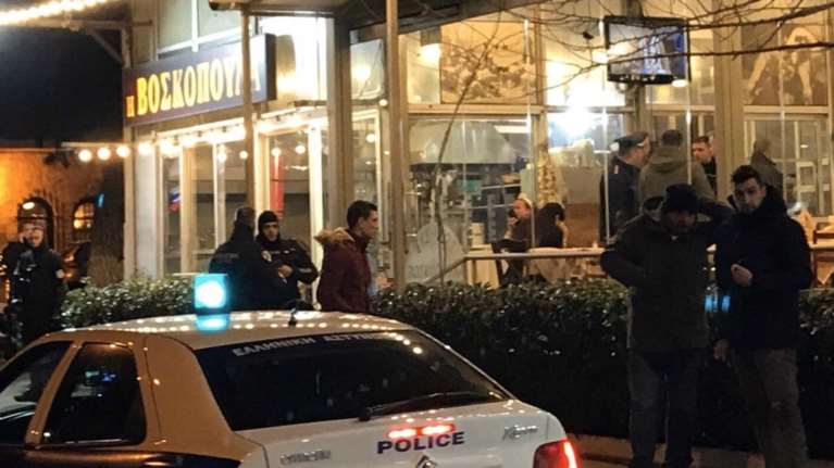 Πανικός από πυροβολισμούς στη Βάρη -Δύο νεκροί, μία τραυματίας