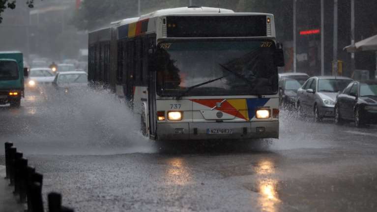 Κρύο, βροχές και τοπικές χιονοπτώσεις τη Δευτέρα