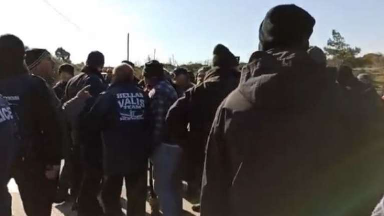 Σάμος: Οι αποδοκιμασίες κατοίκων κατά του Μηταράκη [βίντεο]