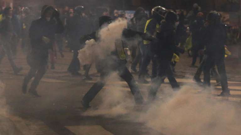 Νέες συγκρούσεις στη Γαλλία - Στο «στόχαστρο» ο Μακρόν