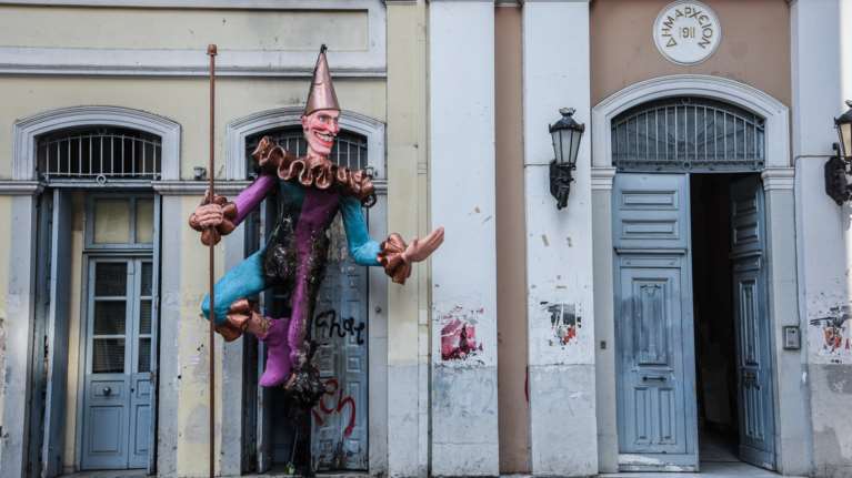 Απίστευτο: Μπαράζ εμπρησμών σε καρναβαλικές κατασκευές στην Πάτρα