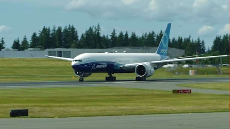 Κάνουν φύλλο και φτερό τους κινητήρες των Boeing 777 που... πέφτουν τα εξαρτήματά τους