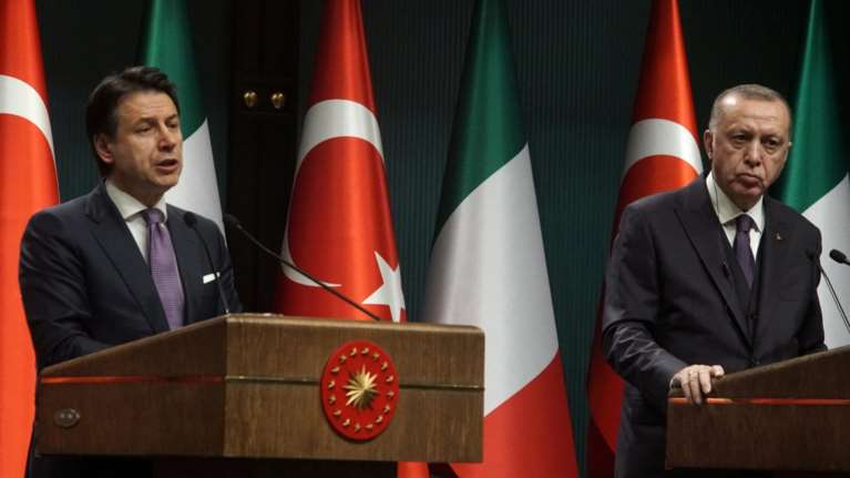 Η Ιταλία αδειάζει τον Ερντογάν για τις κοινές γεωτρήσεις στη Λιβύη