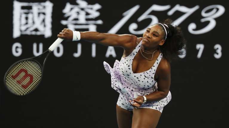 Σερένα Γουίλιαμς: Με εκκεντρικό λουκ γράφει ιστορία στην Αυσταλία [εικόνες]