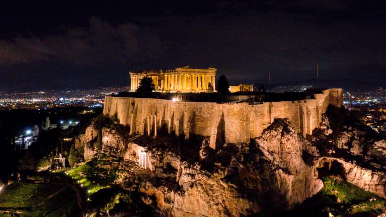 Ερευνα Economist: Η Ελλάδα στις «ελαττωματικές δημοκρατίες»