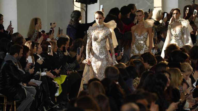 Εβδομάδα Υψηλής Ραπτικής στο Παρίσι: Η φαντασία στην εξουσία