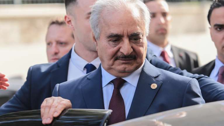 Χαφτάρ: Το άγνωστο παρασκήνιο της επίσκεψής του στην Αθήνα