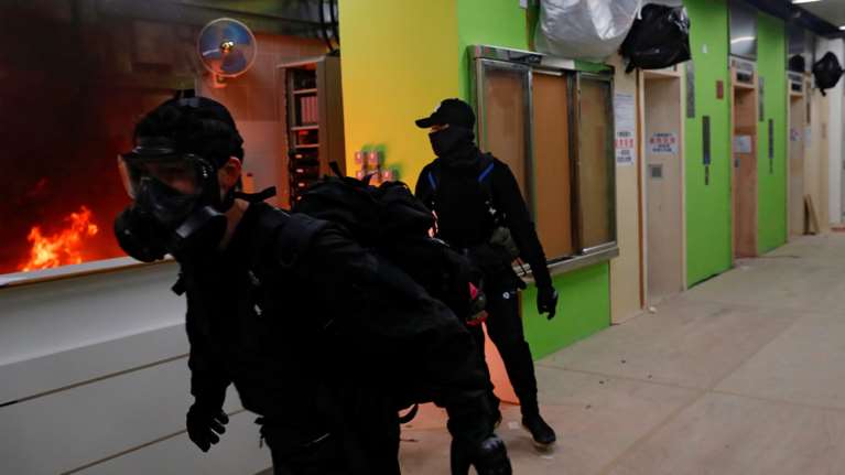 Χονγκ Κονγκ: Μολότοφ κατά κτιρίου που θα στέγαζε κρούσματα κοροναϊού