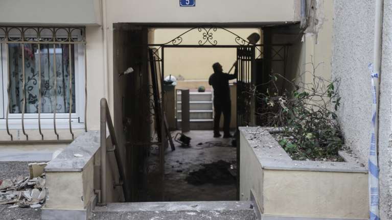 Ισχυρή έκρηξη έξω από σπίτι εφοπλιστή στον Πειραιά