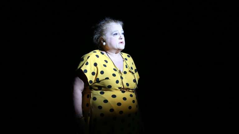 Ελένη Καστάνη: H αυτοκτονία του πατέρα της που την στιγμάτισε στα 12 της