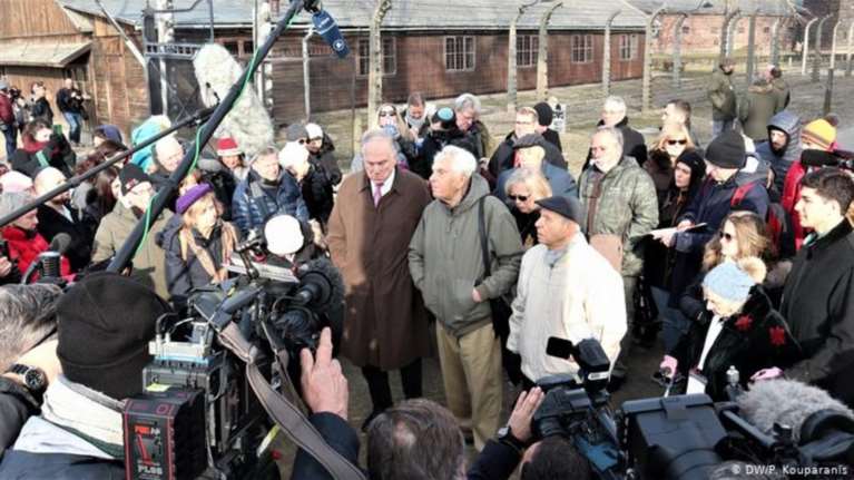 Ολοκαύτωμα: Τελετή μνήμης στο Αουσβιτς, παρών ο Μητσοτάκης