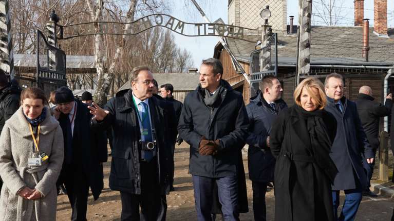 Μητσοτάκης στο Άουσβιτς: Μην ζήσουμε ποτέ ξανά τέτοια τραγωδία